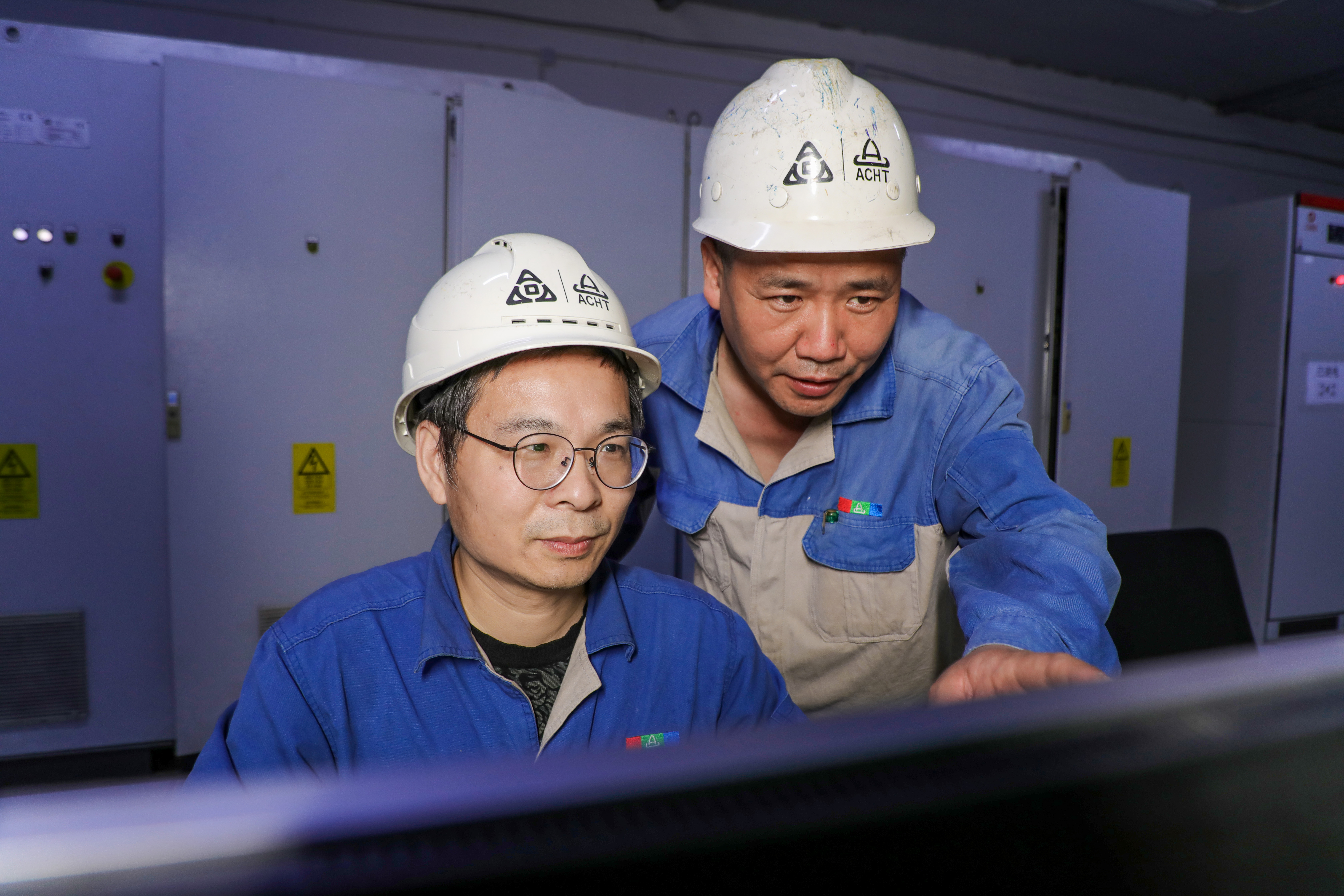 安阳市工人先锋号：光热科技设备维修车间整备系