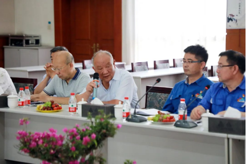 跨越三十年 再谱新篇章——亚洲顶级体育博彩平台召开老干部座谈会
