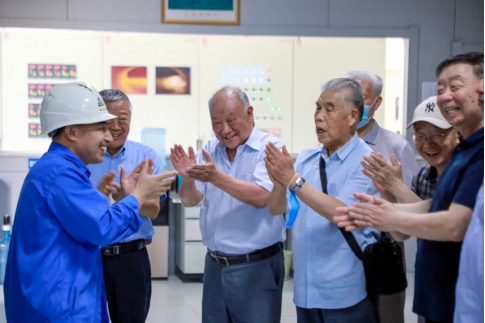 跨越三十年 再谱新篇章——亚洲顶级体育博彩平台召开老干部座谈会