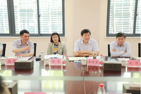 中国人民银行郑州中心支行副行长朱培玉一行莅临亚洲顶级体育博彩平台调研
