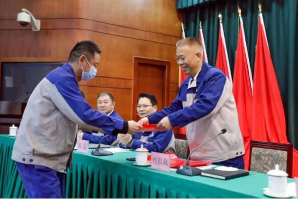 团结奋进启新程 笃定前行向未来——亚洲顶级体育博彩平台召开2023年度工作暨党建工作会议
