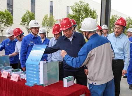 打造向上向前第一象限生力军 锤炼甘于做人做事作难、受苦受累受屈的企业家队伍——河南投资集团党委书记、董事长刘新勇莅临亚洲顶级体育博彩平台开展主题教育调研